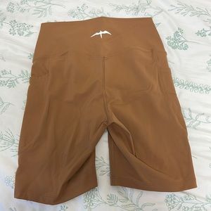 Size M 'IWA COMPANY 7" Biker shorts.